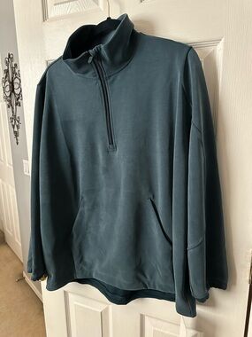 Lululemon Softstreme ™ Long
Half Zip, size large. Indochine blue